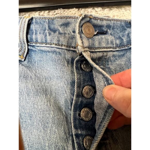 Levis Jeans Womens 31 Light Blue Denim Button Fly Stretch Raw Hem Straight 31x26 - Picture 4 of 11